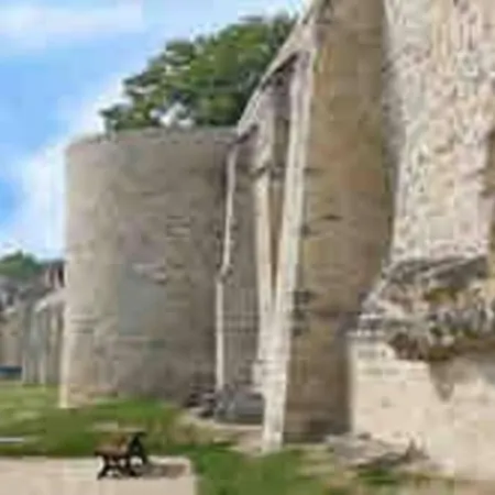 : Privee Au Pied De La Cathedrale * Laon