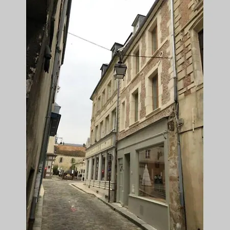 : Privee Au Pied De La Cathedrale Laon