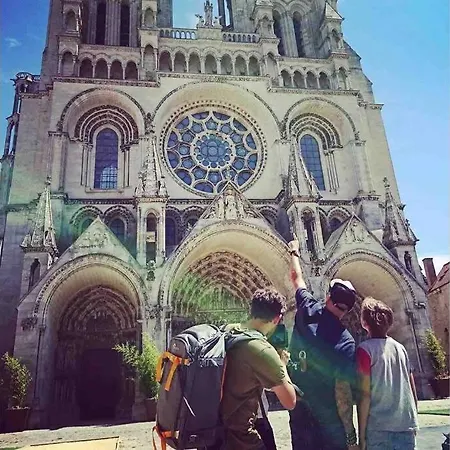 : Privee Au Pied De La Cathedrale *