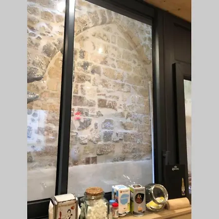 : Privée Au Pied De La Cathédrale