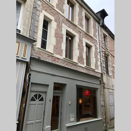 : Privée Au Pied De La Cathédrale * Laon