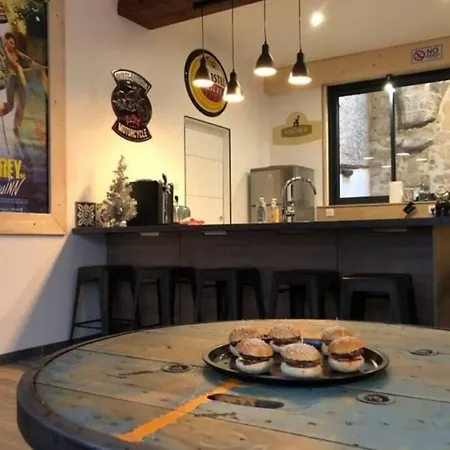 : Privee Au Pied De La Cathedrale *